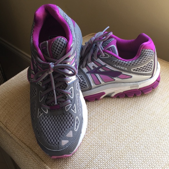 brooks ariel sneakers